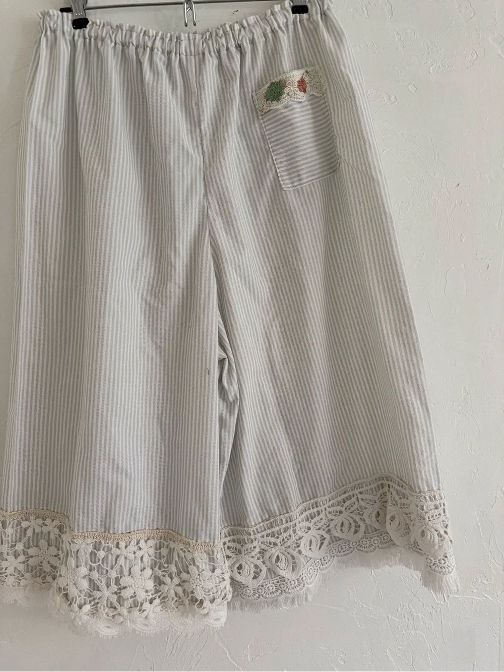 Upcycled Boho Cottagecore Striped Lace Trim Wide Leg Crop Pants Size S to Large - Picture 5 of 12